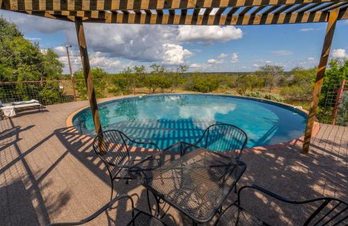 Eldorado House | Cozy Cabin Glamping Site in Eldorado, Perfect for Romantic Getaways Exploring Texas
