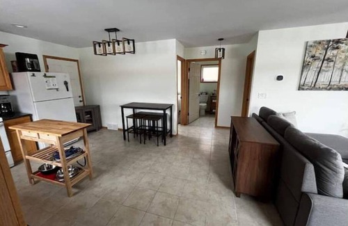 Medicine Hat Cabin | Cozy cabin in charming Cypress Hills with WiFi