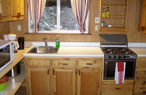 Nimpo Lake Cabin | Cozy Cabin In Nimpo Lake on Dean River