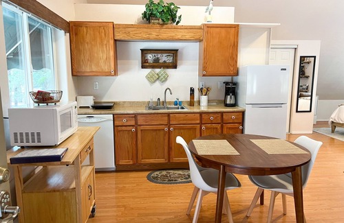 Prescott Cottage | Cozy Cabin just 5 minutes from Lynx Lake