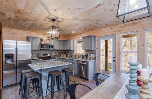 Dahlonega House | Cozy Cabin near Historic Dahlonega Town Square