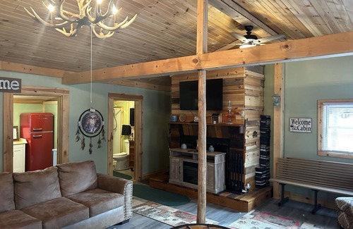 Ray Cabin | Cozy cabin near hocking hills & tar hollow state park atvs & pets welcomed