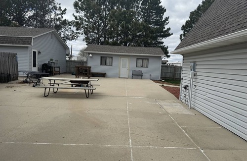 Crofton Cabin | Cozy cabin near Lewis and Clark Lake and CJ’s at the Lake