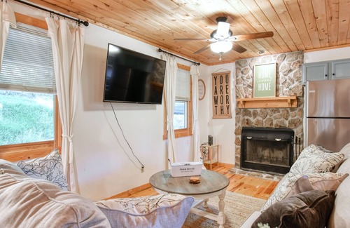 Townsend Cabin | Cozy Cabin on Christy Lane in Townsend, TN!