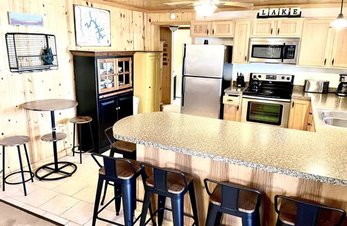 McHenry Cabin | Cozy cabin on the Lake with dock and hot tub!