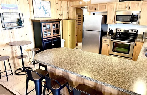 McHenry Cabin | Cozy cabin on the Lake with dock and hot tub!