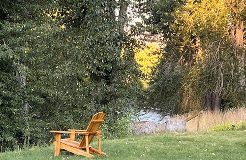 Twisp Cabin | Cozy cabin on the Twisp River. Just 5 minutes from town on Twisp River