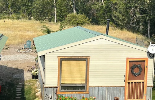 Twisp Cabin | Cozy cabin on the Twisp River. Just 5 minutes from town on Twisp River