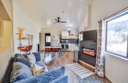 Glendale Cabin | Cozy Cabin Retreat Near Zion & Bryce Canyon National Parks, Hot Tub & Stargazing
