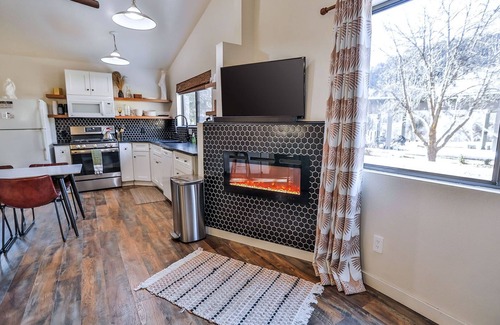 Glendale Cabin | Cozy Cabin Retreat Near Zion & Bryce Canyon National Parks, Hot Tub & Stargazing