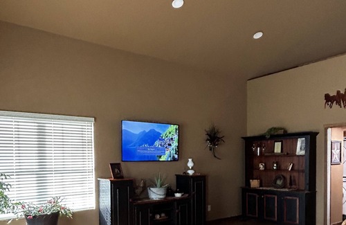 Palo Pinto Cabin | Cozy cabin that sleeps 6 with AC and WiFi on beautiful Palo Pinto lake.