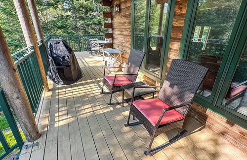 Rangeley House | Cozy Cabin with Rec Trail and Lake Access!