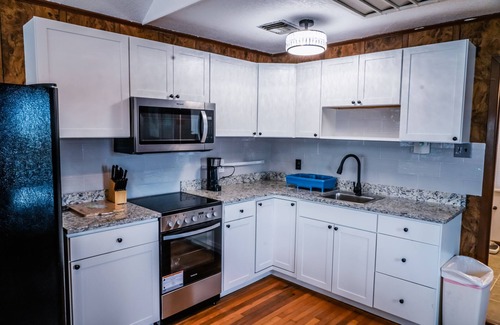 Hot Springs Cabin | Cozy cabin with 1 bedroom and WiFi, AC in charming Hot Springs. on Lake Hamilton