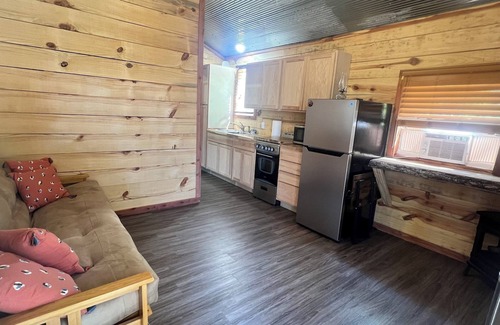 Murfreesboro Cabin | Cozy cabin with AC and WiFi in delightful Murfreesboro