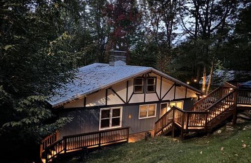 Charter Hills House | Cozy cabin with boosted Wi-Fi