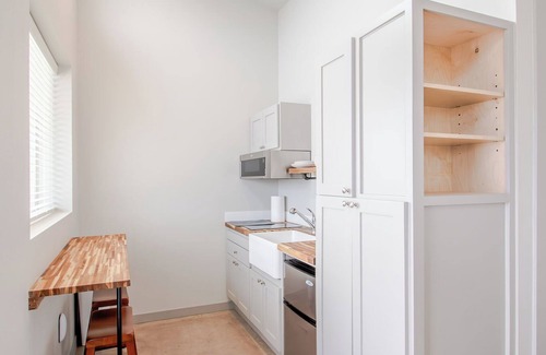 Uhland Cabin | Cozy cabin with queen bed, full kitchen, and refreshing walk-in shower.