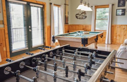 Gatlinburg - Pigeon Forge House | Cozy Cabin with views, hot tub, fishing pond, and game room
