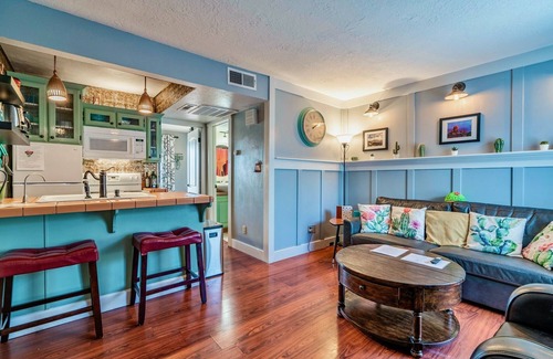 St. George Condo | Cozy Cactus Condo, Mountain View Patio, Pools, Hot Tubs, Gym, Pickleball, Resort