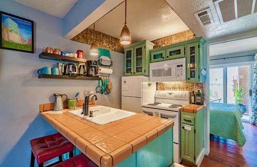 St. George Condo | Cozy Cactus Condo, Mountain View Patio, Pools, Hot Tubs, Gym, Pickleball, Resort