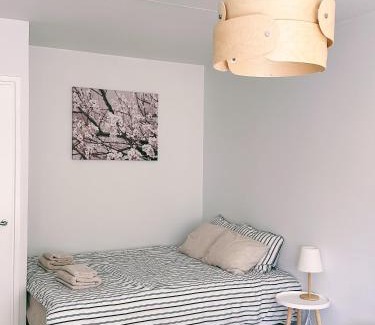Ullanlinna Apartment | Cozy central flat next to tram and bus stations