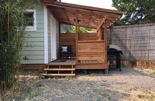 Mosier Cottage | Cozy, Centrally Located Country Cottage