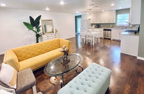 Prosper House | Cozy & Charming 2-Bedroom Home at Heart of Prosper