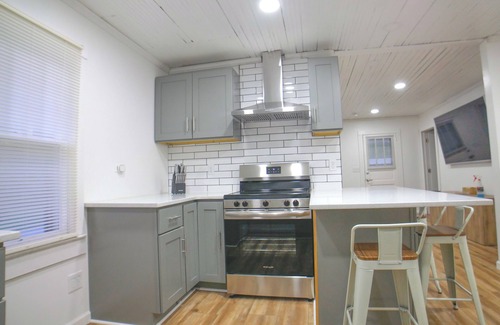 High Point House | Cozy& Charming 3-bedroom house in High Point close to shopping and restaurants