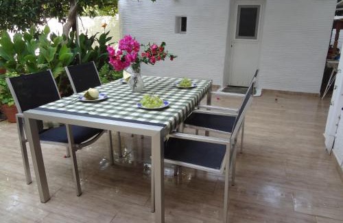 Ormos Korthiou House | Cozy Citrus Garden House by the Seaside.