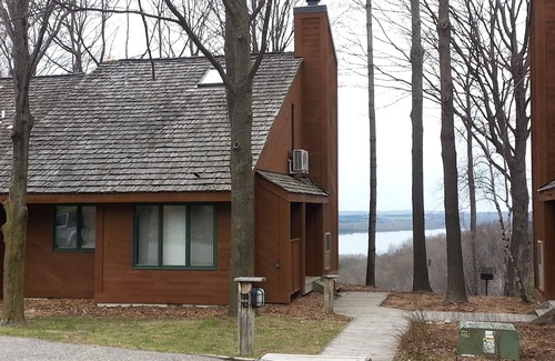 Bellaire Condo | Cozy Clean Shanty Creek Schuss Mountain Condo Northern Michigan Short’s Bellaire