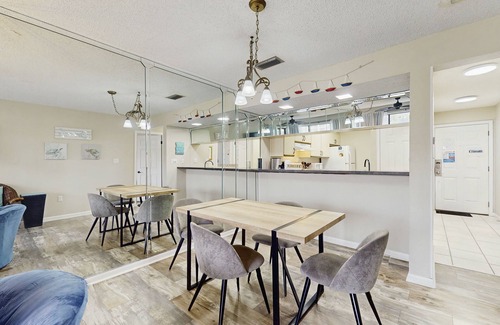 Panama City Beach Condo | Cozy coastal condo with shared pool, golf nearby and beach access