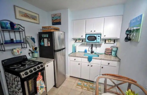Cape Caneveral Beach Gardens Condo | Cozy-Coastal-Private Condo + NASA, Cruise Ships & Cocoa , 3min->Beach, 2Flr, 1BR