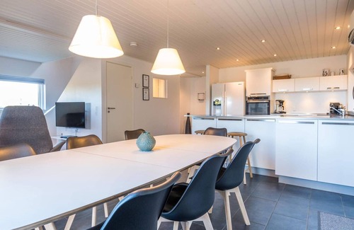 Rindby Strand House | Cozy Coastal Retreat in Fano-By Traum