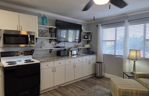 Fort Walton Beach Condo | Cozy coastal condo with shared pool, beach access, Wifi, Washer and Dryer