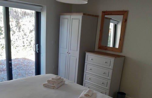 Roundwood Cottage | Cozy, comfortable cottage on an alpaca farm