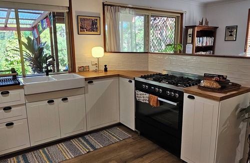 Eagle Heights Apartment | Cozy Comfort is a self contained apartment surrounded by beautiful greenery.