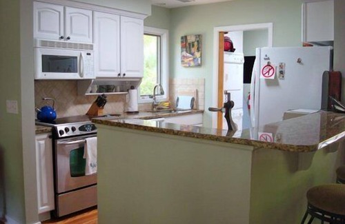 West Beach Cottage | Cozy, Comfy Cottage, Lagoon view, Walk to beach/pool. Great location, location