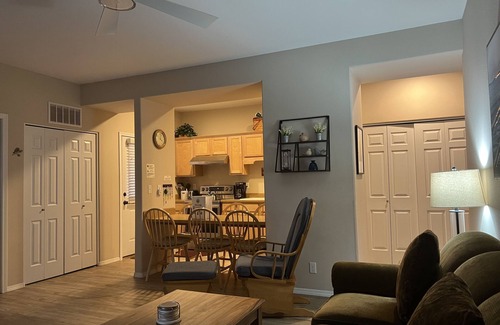 Sunriver Condo | Cozy Condo - 20 Minutes from Mt Bachelor-Hot Tub & Seasonal Heated Pool