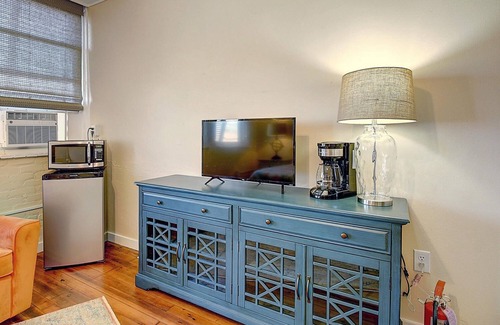 Port Aransas Condo | Cozy condo. Beach Access! Heated Community Pool!