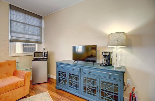 Port Aransas Condo | Cozy condo. Beach Access! Heated Community Pool!