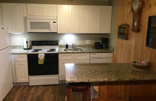 Wildernest Condo | Cozy Condo Close To Several World Class Resorts, Outlet Malls & Hiking Trails!
