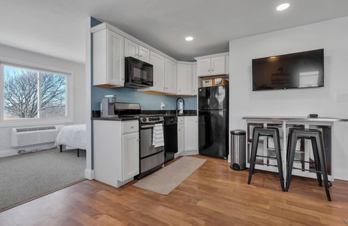 Ocean Bluff-Brant Rock Condo | Cozy condo in charming Marshfield few minute walk to the beach!