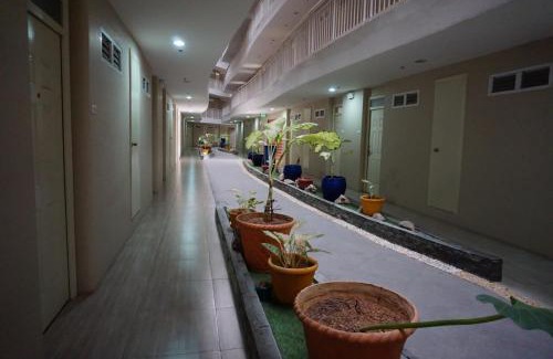 Mactan Export Processing Zone Apartment | Cozy condo unit 5mins from Mactan Cebu Int'l Airport with Netflix