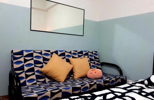 Mactan Export Processing Zone Apartment | Cozy condo unit 5mins from Mactan Cebu Int'l Airport with Netflix