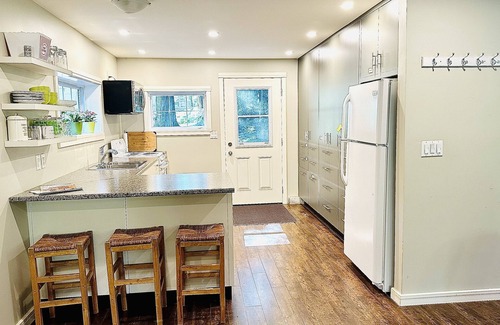 Saanich House | Cozy Converted Barn near Butchart Gardens