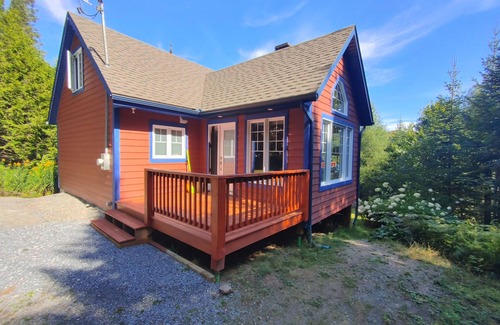 St-Adolphe-d'Howard Cottage | Cozy Cottage Getaway, 1hr from the city in St-Adolphe-d'Howard on Lac Travers.