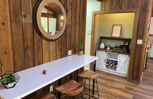 Mead Cottage | Cozy Cottage at Serenity Woods for up to 18 guests. Only 5 mins from the lake!