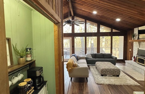 Mead Cottage | Cozy Cottage at Serenity Woods for up to 18 guests. Only 5 mins from the lake!