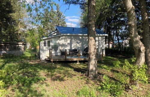 Division No. 16 Cottage | Cozy cottage. Close to the Vine Chapel, Asessippi Ski Hill, Lake of the Prairies