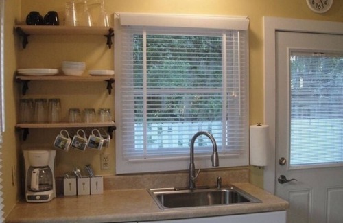 Historic District Cottage | Cozy Cottage in the Heart of Historic District!