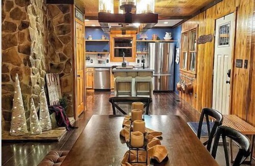 Snowshoe Cabin | Cozy Cottage - Minutes from Snowshoe Ski Resort!